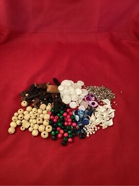 211 grams of Shell and Wood beads for Craft or jewelry making